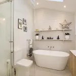 Modern 3 Bed Beautiful House In *