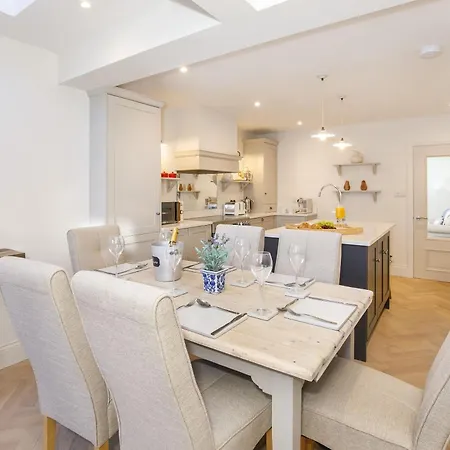 Modern 3 Bed Beautiful House In * York