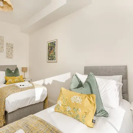 Vakantiehuis Modern 3 Bed Beautiful House In