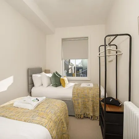 Сasa de vacaciones Modern 3 Bed Beautiful House In