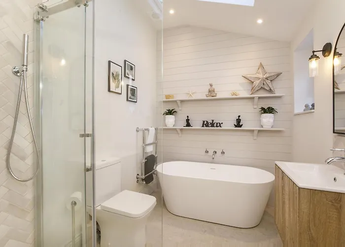 Modern 3 Bed Beautiful House In *